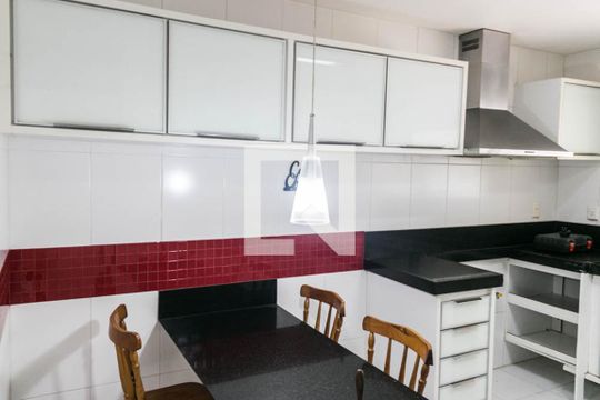 Cozinha de casa de condomínio para alugar com 5 quartos, 500m² em Patamares, Salvador