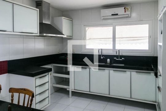 Cozinha de casa de condomínio para alugar com 5 quartos, 500m² em Patamares, Salvador