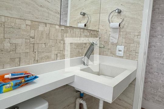 Banheiro de apartamento à venda com 2 quartos, 59m² em Vila Nossa Senhora da Escada, Barueri