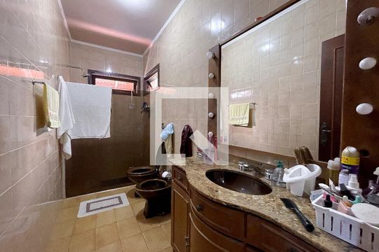 Banheiro Quarto 2 de casa à venda com 4 quartos, 370m² em Jardim América, São Leopoldo