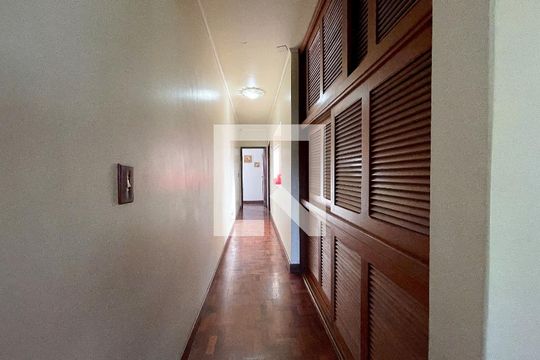 Corredor  de casa à venda com 4 quartos, 370m² em Jardim América, São Leopoldo