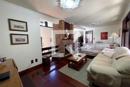 Casa à venda com 4 quartos, 370m² em Jardim América, São Leopoldo