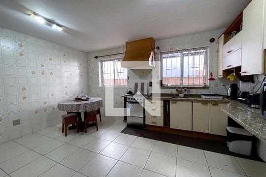 Cozinha de casa para alugar com 4 quartos, 370m² em Jardim América, São Leopoldo