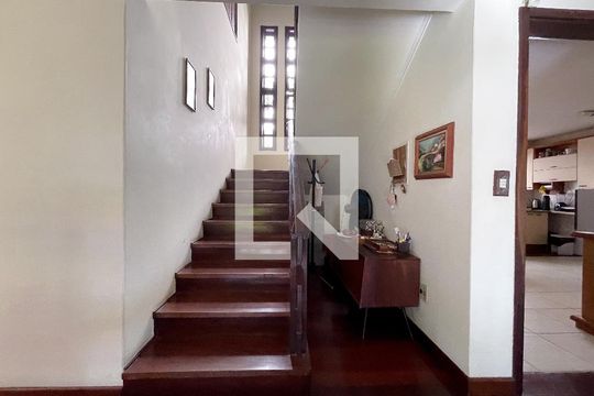 Escadas de casa à venda com 4 quartos, 370m² em Jardim América, São Leopoldo