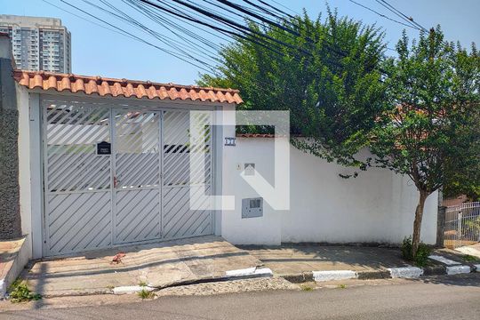 Fachada de casa à venda com 3 quartos, 250m² em Centro, Osasco