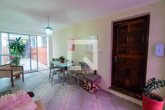 Entrada de casa à venda com 3 quartos, 250m² em Vila Babilônia, São Paulo