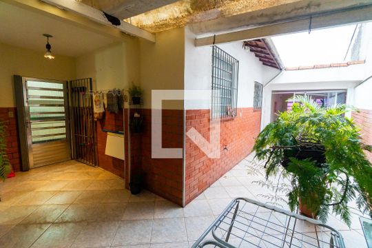 Quintal de casa à venda com 3 quartos, 250m² em Vila Babilônia, São Paulo