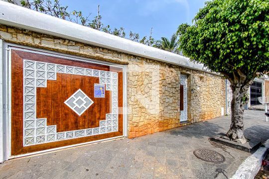 Fachada de casa à venda com 3 quartos, 400m² em Vila Oratório, São Paulo