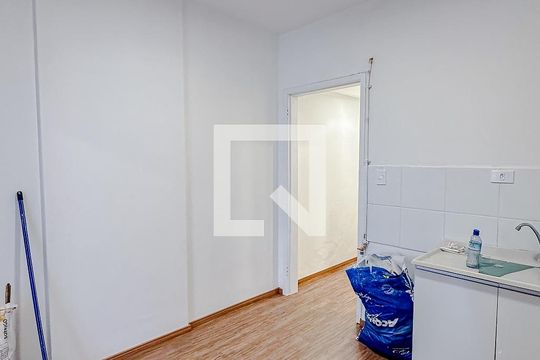 Cozinha de apartamento à venda com 1 quarto, 30m² em Liberdade, São Paulo