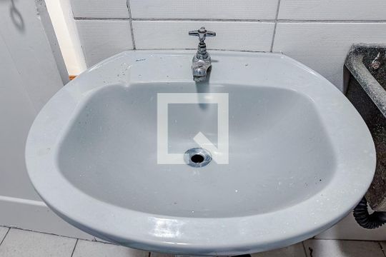 Banheiro de apartamento à venda com 1 quarto, 30m² em Liberdade, São Paulo