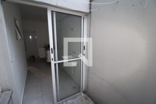 Sala / Cozinha / Área de Serviço de apartamento para alugar com 1 quarto, 30m² em Vila Diva, São Paulo