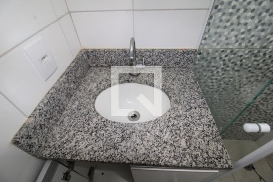 Banheiro de apartamento para alugar com 1 quarto, 30m² em Vila Diva, São Paulo