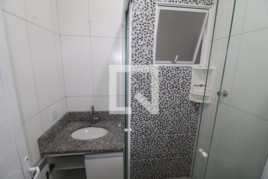 Banheiro de apartamento para alugar com 1 quarto, 30m² em Vila Diva, São Paulo