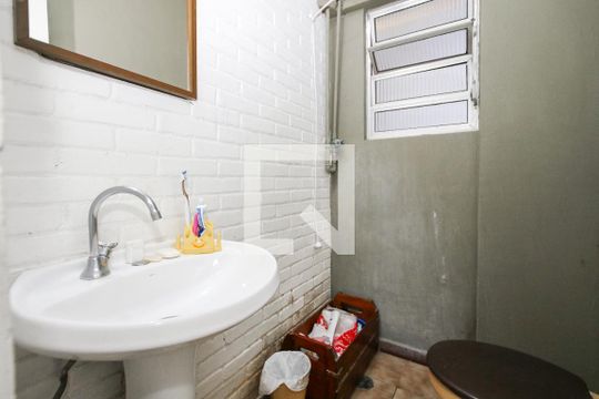 Lavabo de casa para alugar com 3 quartos, 90m² em Jardim Aeroporto, São Paulo