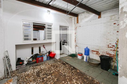 Garagem de casa para alugar com 3 quartos, 90m² em Jardim Aeroporto, São Paulo