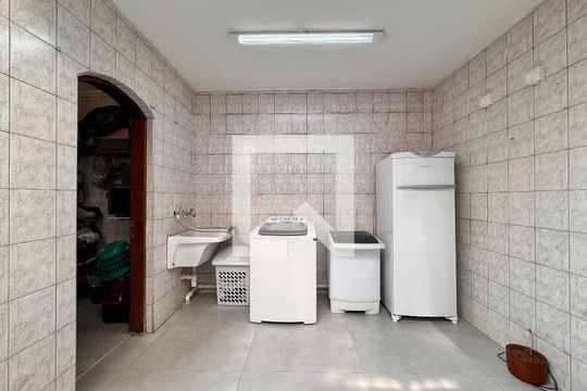 Lavanderia de casa à venda com 3 quartos, 267m² em Parque Gerassi, Santo André