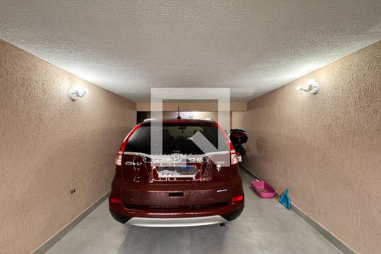 Garagem de casa à venda com 3 quartos, 267m² em Parque Gerassi, Santo André
