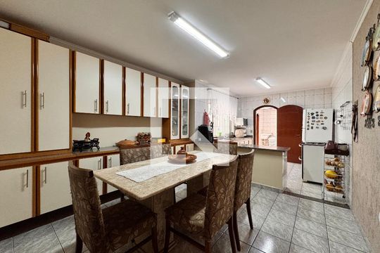 Cozinha de casa à venda com 3 quartos, 267m² em Parque Gerassi, Santo André