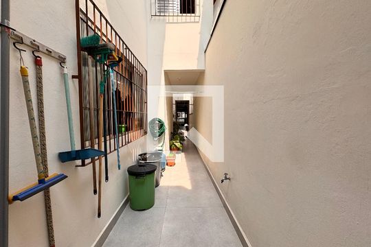Quintal de casa à venda com 3 quartos, 267m² em Parque Gerassi, Santo André