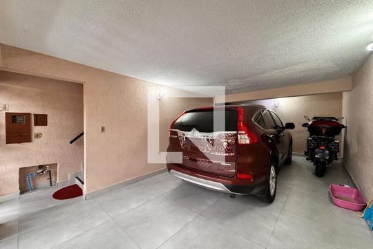 Garagem de casa à venda com 3 quartos, 267m² em Parque Gerassi, Santo André