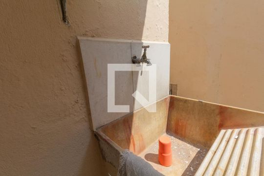 Área de Serviço de casa para alugar com 2 quartos, 59m² em Parque Boturussu, São Paulo
