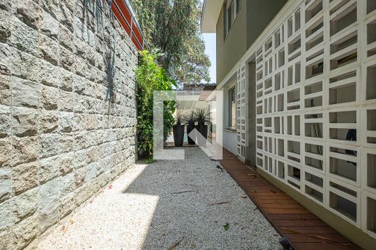 Quintal de casa para alugar com 4 quartos, 400m² em Alto de Pinheiros, São Paulo