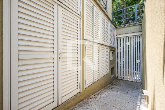 Quintal de casa para alugar com 4 quartos, 400m² em Alto de Pinheiros, São Paulo