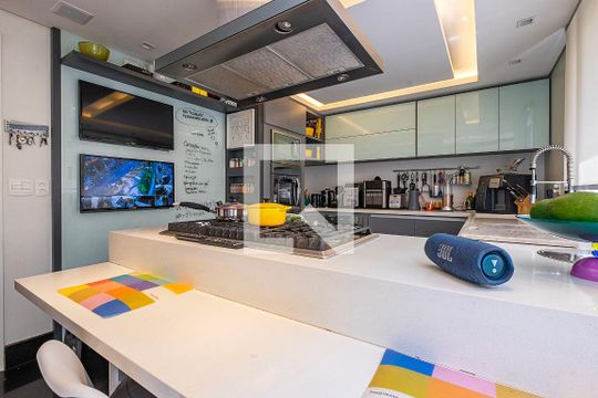 Cozinha de casa para alugar com 4 quartos, 400m² em Alto de Pinheiros, São Paulo