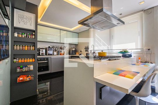 Cozinha de casa para alugar com 4 quartos, 400m² em Alto de Pinheiros, São Paulo