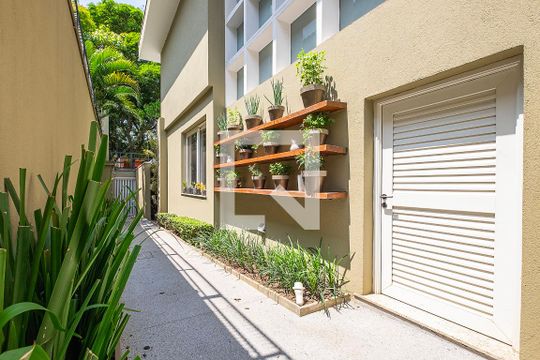 Quintal de casa para alugar com 4 quartos, 400m² em Alto de Pinheiros, São Paulo