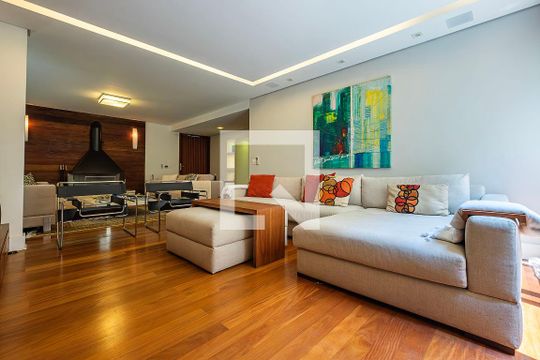 Sala de casa para alugar com 4 quartos, 400m² em Alto de Pinheiros, São Paulo