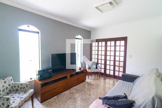 Casa para alugar com 5 quartos, 280m² em Planalto Paulista, São Paulo