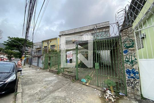 Fachada de casa à venda com 5 quartos, 403m² em Méier, Rio de Janeiro