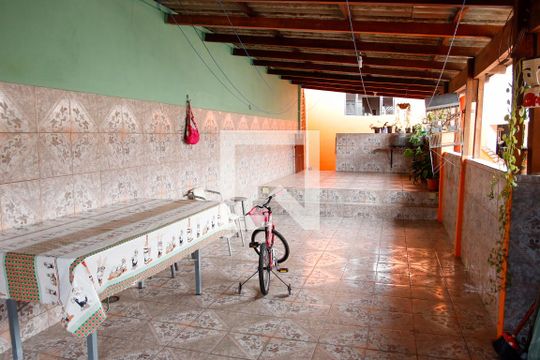 Área comum de casa à venda com 4 quartos, 200m² em Bandeiras, Osasco