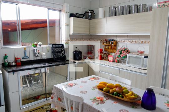 Cozinha de casa à venda com 4 quartos, 200m² em Bandeiras, Osasco
