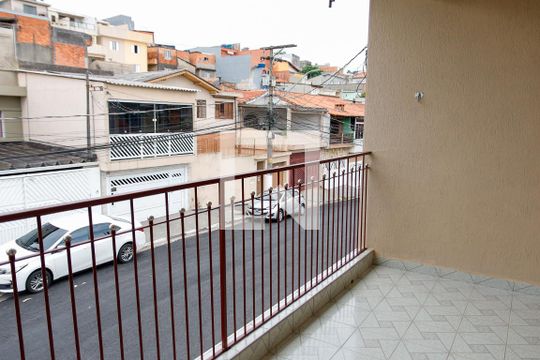 Sacada de casa à venda com 4 quartos, 200m² em Bandeiras, Osasco