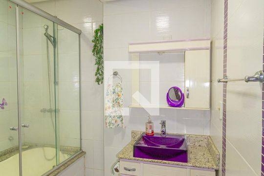 Banheiro da Suíte 1 de casa à venda com 4 quartos, 476m² em Nossa Senhora das Graças, Canoas