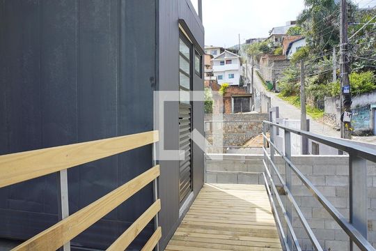 Fachada de kitnet/studio para alugar com 1 quarto, 19m² em Saco Grande, Florianópolis