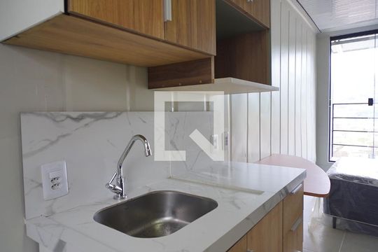 Cozinha de kitnet/studio para alugar com 1 quarto, 19m² em Saco Grande, Florianópolis