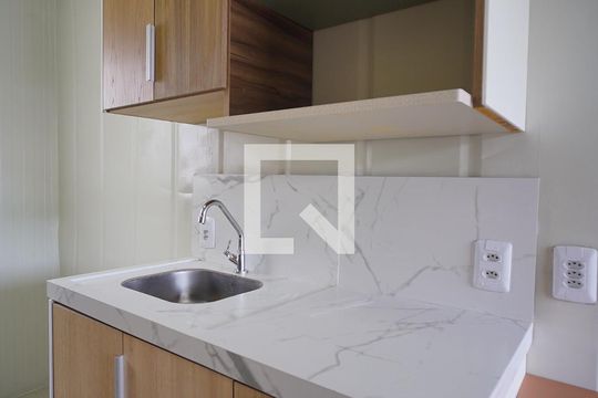 Cozinha de kitnet/studio para alugar com 1 quarto, 19m² em Saco Grande, Florianópolis