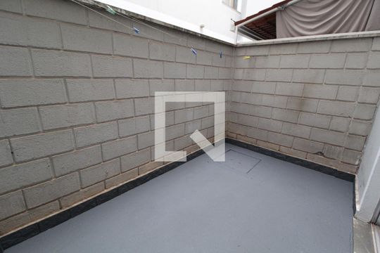 Área de Serviço de apartamento para alugar com 2 quartos, 45m² em Gávea, Uberlândia
