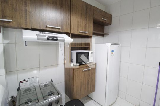 Cozinha de apartamento para alugar com 2 quartos, 45m² em Gávea, Uberlândia