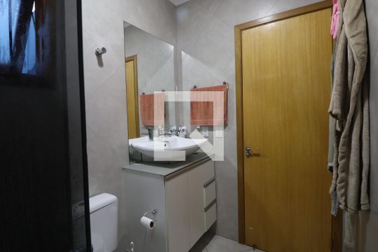 Banheiro da Suíte de casa à venda com 2 quartos, 200m² em Brigadeira, Canoas