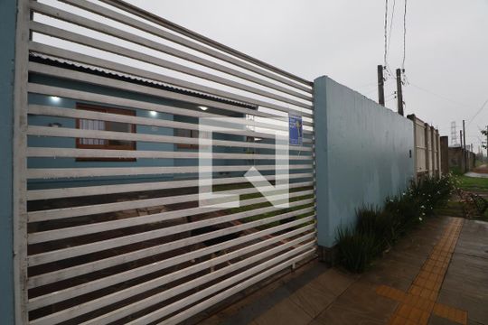 Fachada de casa à venda com 2 quartos, 200m² em Brigadeira, Canoas