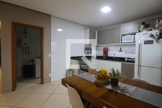 Cozinha de casa à venda com 2 quartos, 200m² em Brigadeira, Canoas