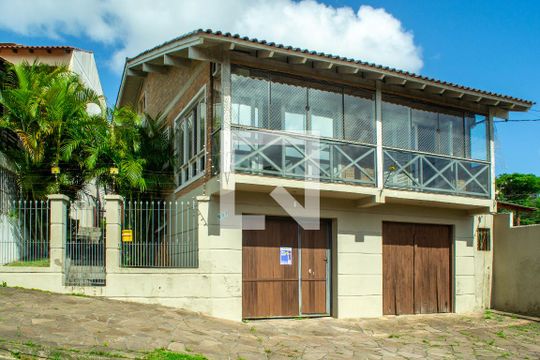 Fachada de casa à venda com 3 quartos, 170m² em Ipanema, Porto Alegre