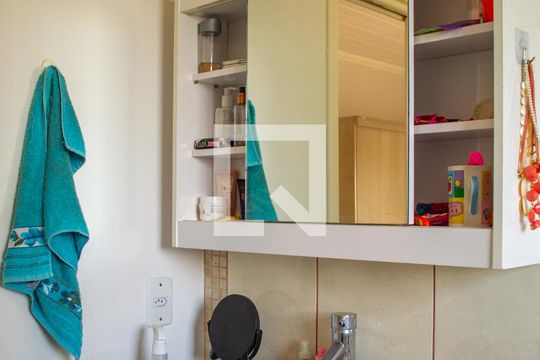 Banheiro suite 1 de casa à venda com 3 quartos, 170m² em Ipanema, Porto Alegre