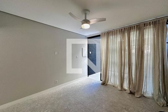 Sala de casa para alugar com 2 quartos, 130m² em Campo Belo, São Paulo