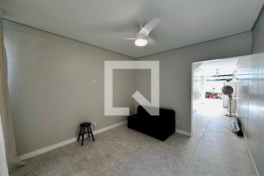 Sala de casa à venda com 2 quartos, 130m² em Campo Belo, São Paulo