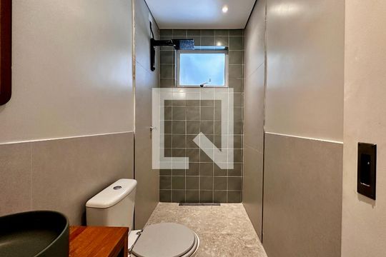 Banheiro Social 2 de casa para alugar com 2 quartos, 130m² em Campo Belo, São Paulo